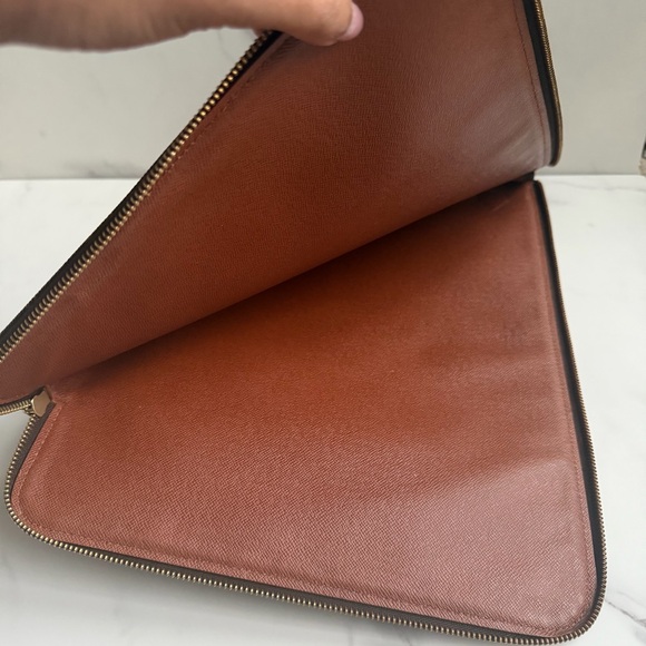 Louis Vuitton Monogram Document Laptop holder - Picture 7 of 12